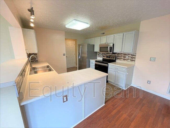 Building Photo - 432 Indian Lake Dr