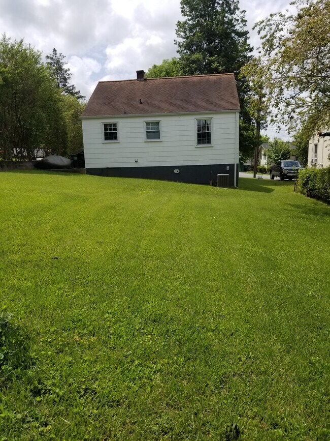 rear of home - 1013 Montrose Ave