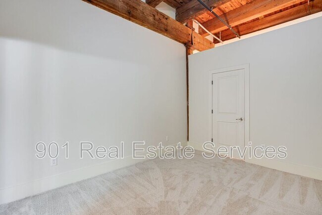 Building Photo - 420 S Front St