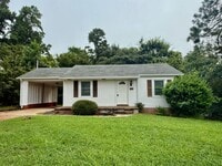 Building Photo - Two bedroom, 1 bath house in Burlington