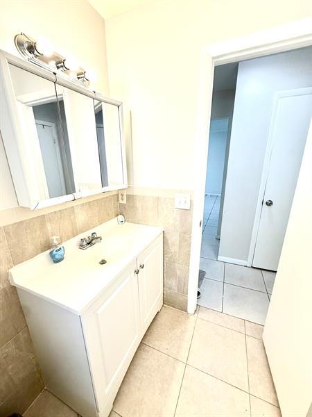 Building Photo - 3880 Woodside Dr