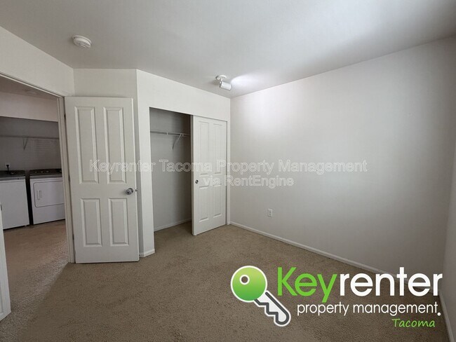 Building Photo - 1093 Ebbets Dr