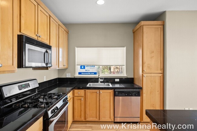 Building Photo - Spectacular 3BD* 2.5 BA* Condo*by Nike Wor...