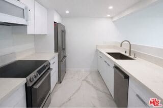 Building Photo - 21 1/2 Wavecrest Avenue, Los Angeles, CA 90291 - 3 BR 2 BA house