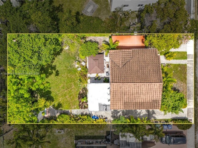 Building Photo - 3762 SW 27th St