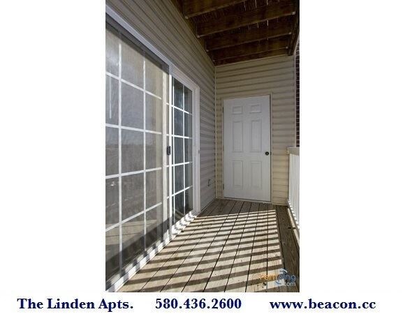 Building Photo - 1315 N Oak Ave