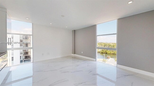 Building Photo - 3625 N Country Club Dr