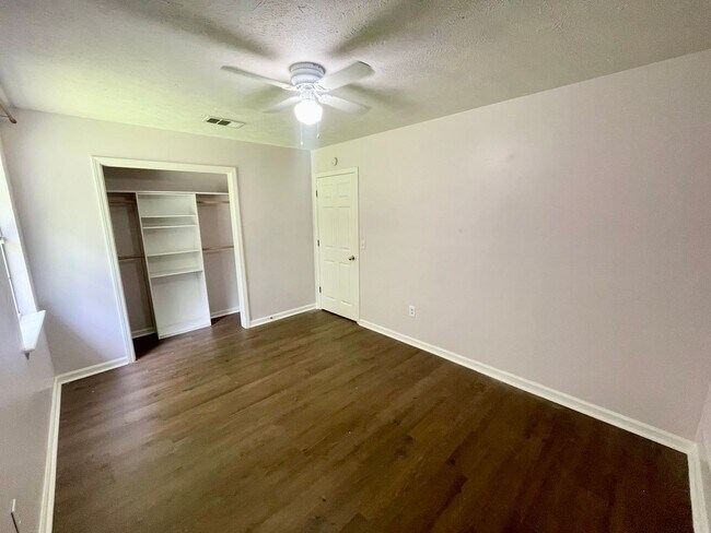 Building Photo - 3/2 For Rent in Brandon 047!
