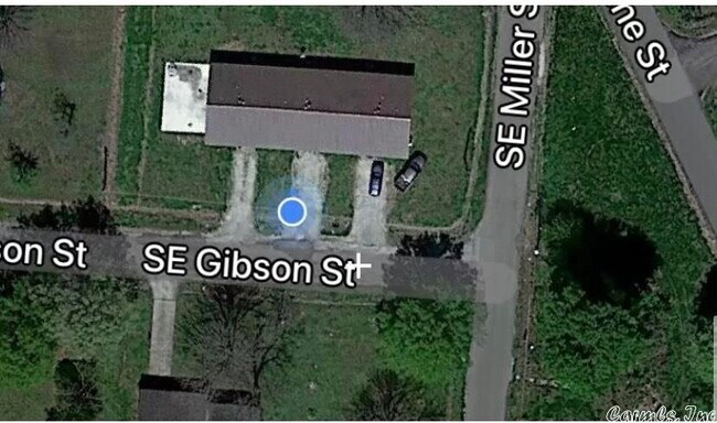 Building Photo - 301-305 SE Gibson St