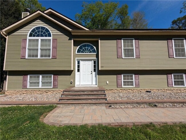 Building Photo - 409 Burlingham Rd