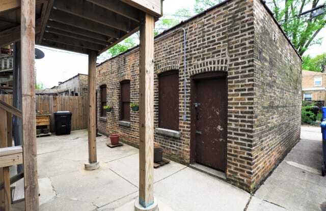 Building Photo - 6240 N Sacramento Ave