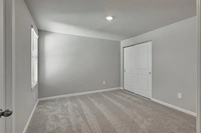 Building Photo - 5788 SE Edgewater Cir