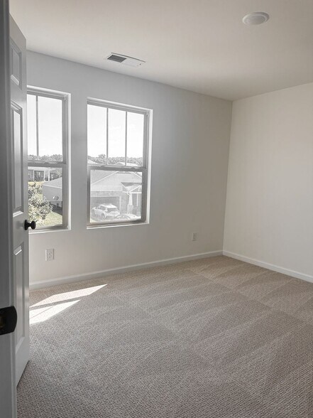 Building Photo - 3851 Longmore Ln