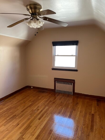 Bedroom - 156 Maple St