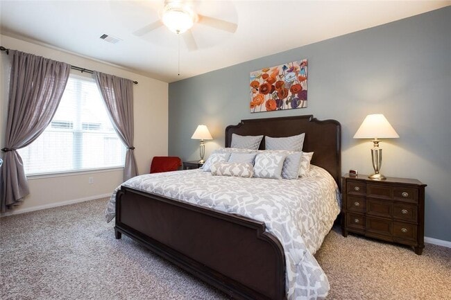 Building Photo - 25023 Diamond Ranch Dr