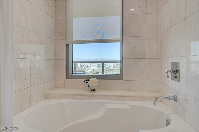 Building Photo - 222 Karen Ave