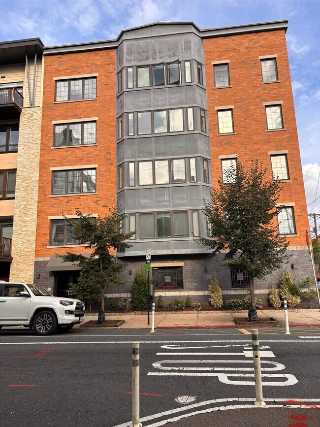 Primary Photo - 701 Monroe St