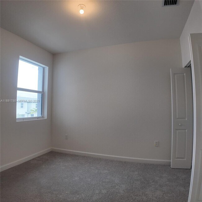 Building Photo - 35761 SW 178th Ct