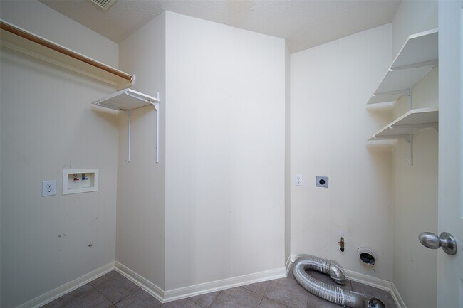 Building Photo - 4710 Shane Creek Ln