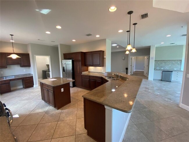 Building Photo - 627 Quinby Way