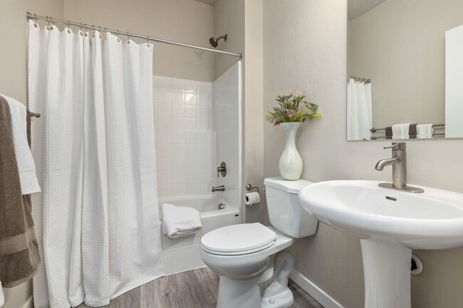 Building Photo - Wilson Creek Townhomes - $500 off with 6-months of free covered parking for move-ins by the end o...