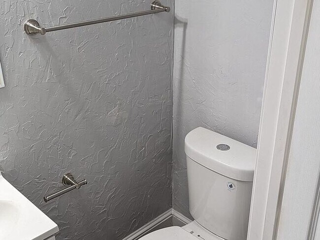 Building Photo - Huge 5bd in York!!