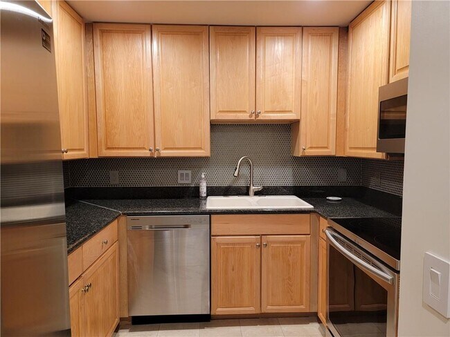 Building Photo - 195 14th St NE