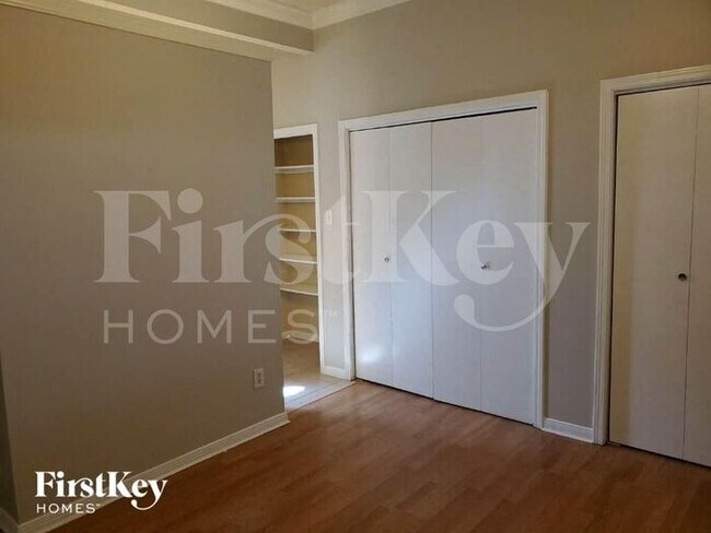 Building Photo - 8518 Pearl Lake Dr
