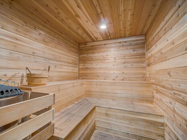 Building Photo - Beautiful Ocean Walk Condo Available April 10, 2026