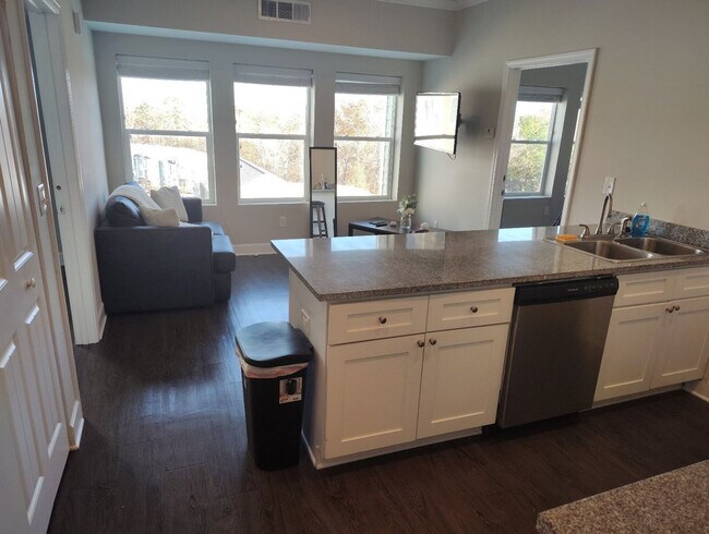 Building Photo - 205 Tiliwa Ct