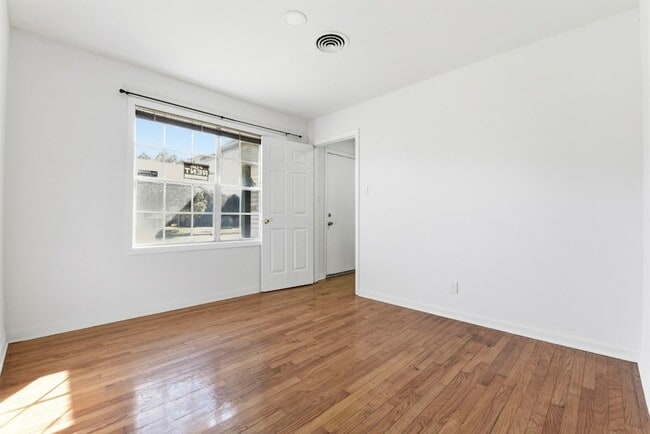 Building Photo - 7138 Mobud Dr