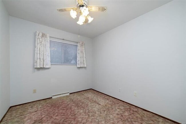 Building Photo - Fantastic 3bd/2ba home! Let yourself in!