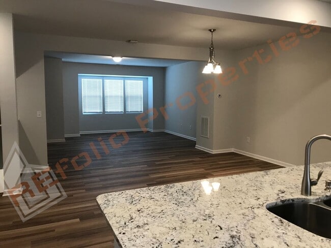 Building Photo - Beautiful 3 Story 4 Bedrooms 2 Car Garage ...