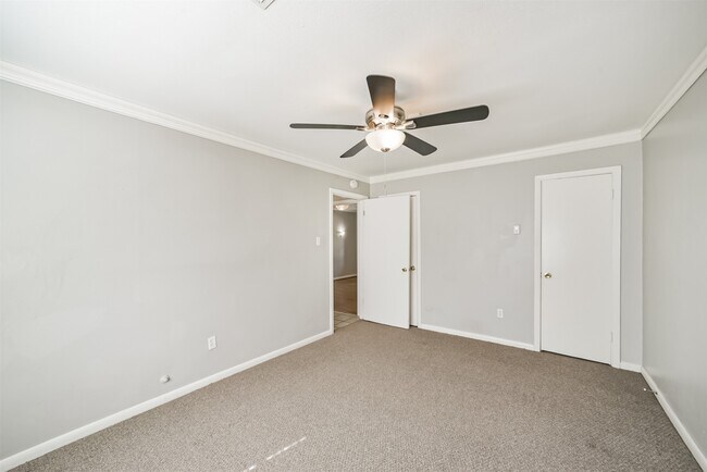 Building Photo - 5511 Kinglet St