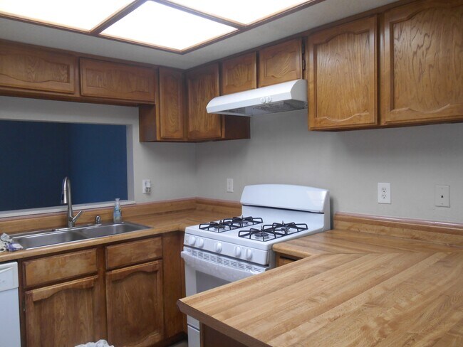 Building Photo - 898 Rhinegold Way