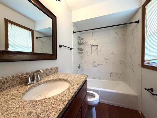 Building Photo - 1724 Hall Pl