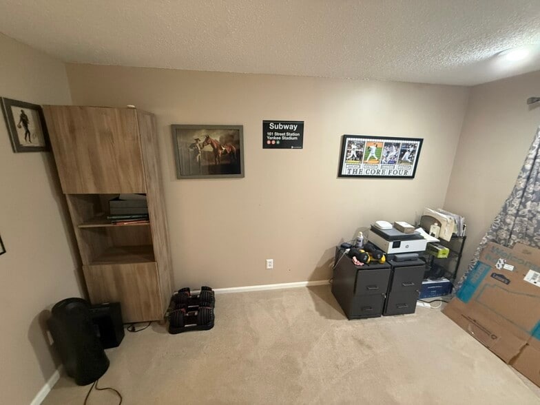 Building Photo - 955 Juniper Way