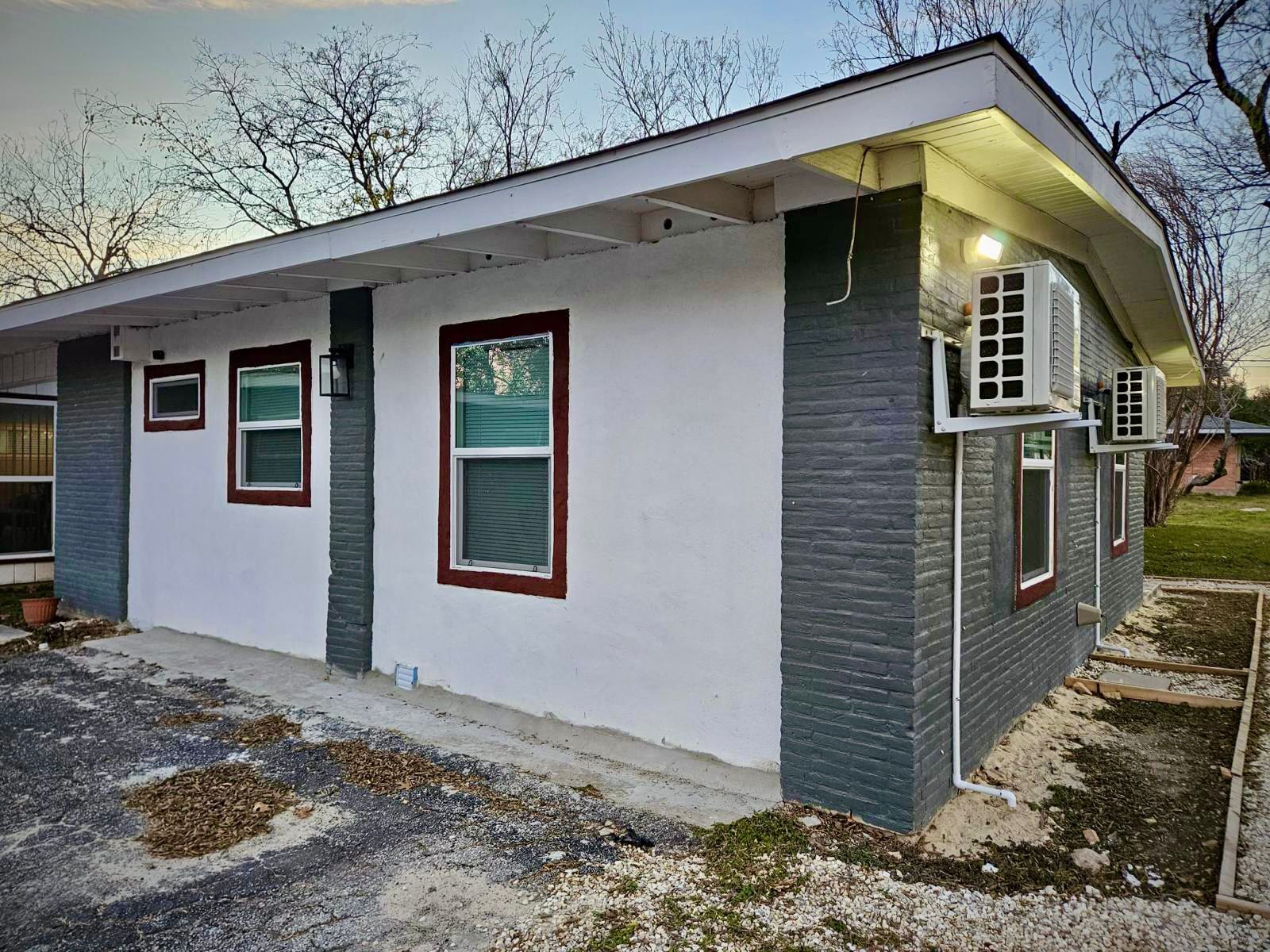 Building Photo - 102 Honeysuckle Ln
