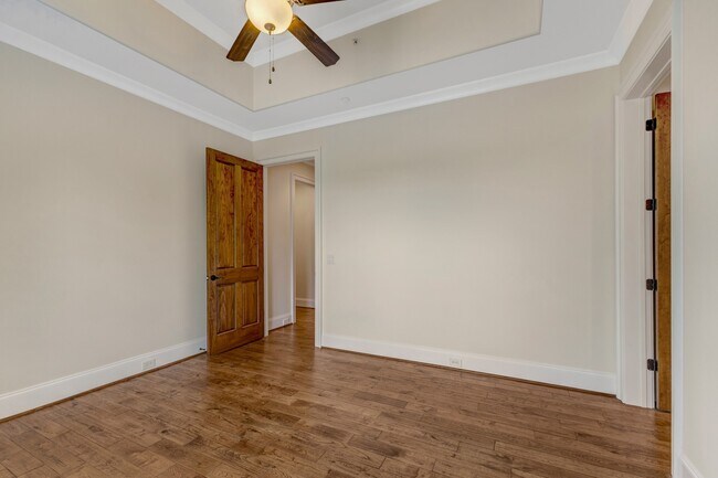 Building Photo - 5014 Mountview Pl