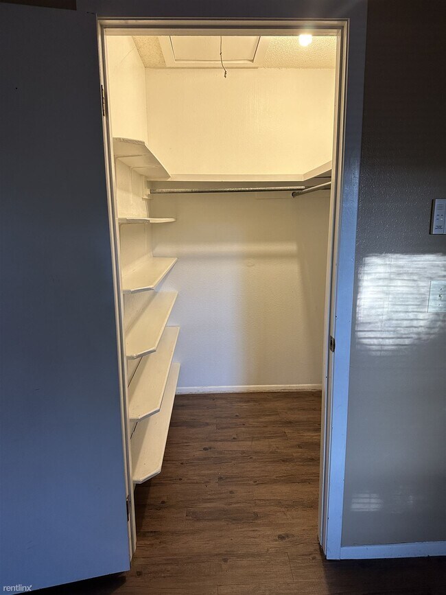 Building Photo - 2 br, 2 bath Duplex - 4470 Ridgecrest Circ...
