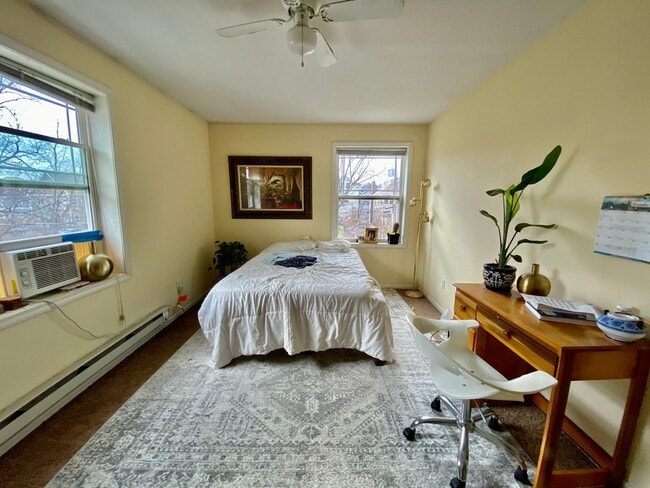 Building Photo - PREMIUM House! 5 bed/2bath by the U of M! Must see! Available 9/1/26