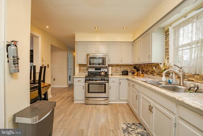 Building Photo - 545 N Connecticut Ave