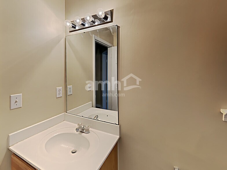 Building Photo - 4020 Flat Sedge Ln