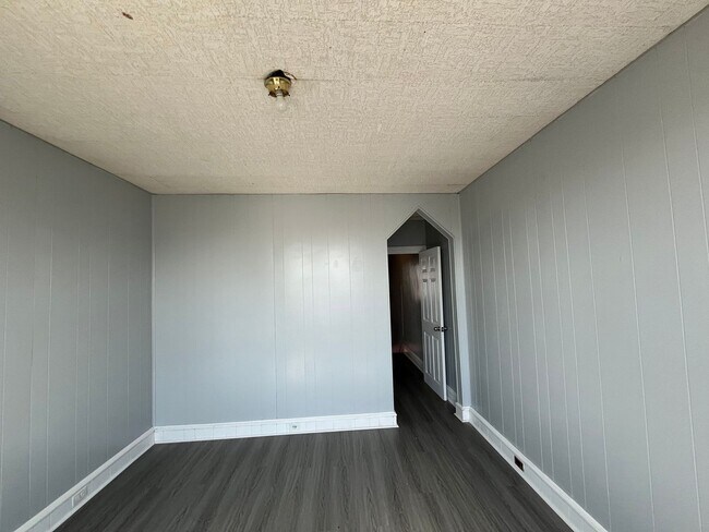 Building Photo - 7237 Glenloch St