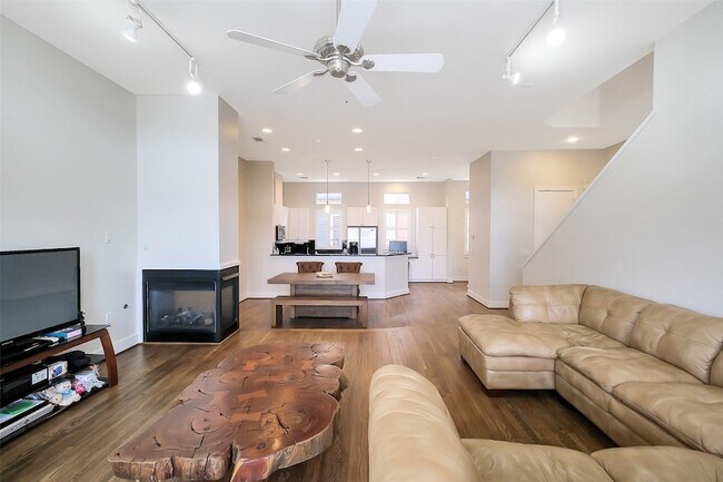 Building Photo - 2437 South Blvd