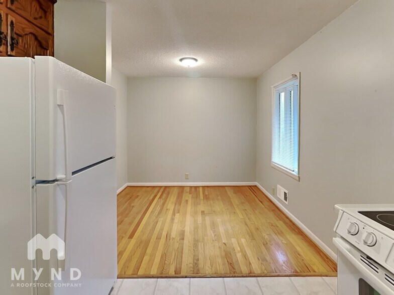 Building Photo - 4361 Silver Lake Rd