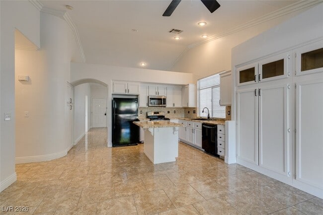 Building Photo - 669 Pacific Cascades Dr