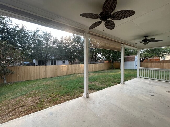 Building Photo - 4 Bedroom / 3.5 Bathroom beautiful house f...