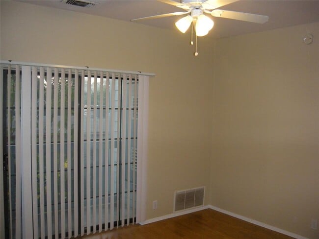 Building Photo - 303 W 35th St