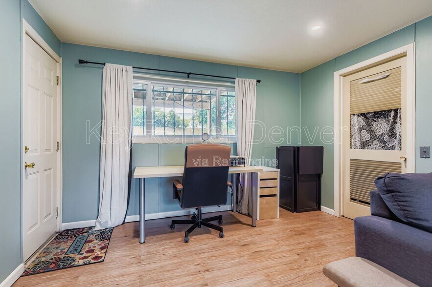 Building Photo - 2796 S Quay Way